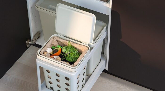 zapakh musornogo vedra